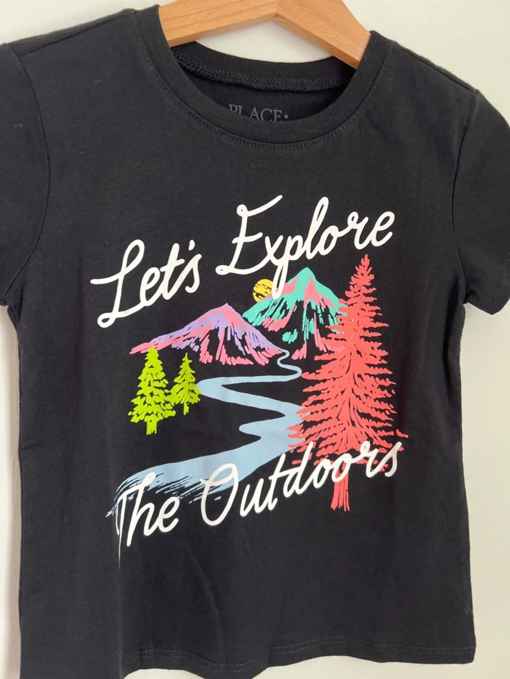 The Children's Place Black Tee with Neon Outdoor Graphic Design Size 4T